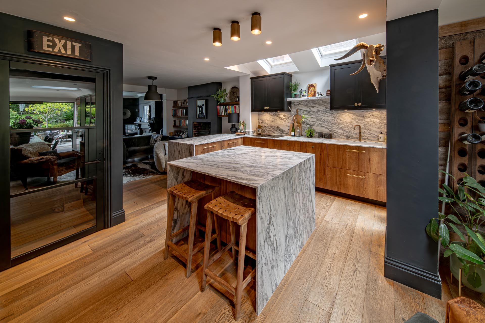 Arabescato Cerviole Honed 20mm Reigate 124304-Enhanced-NR a Arabescato cerviole Marble kitchen worktops and island with mitred downstand