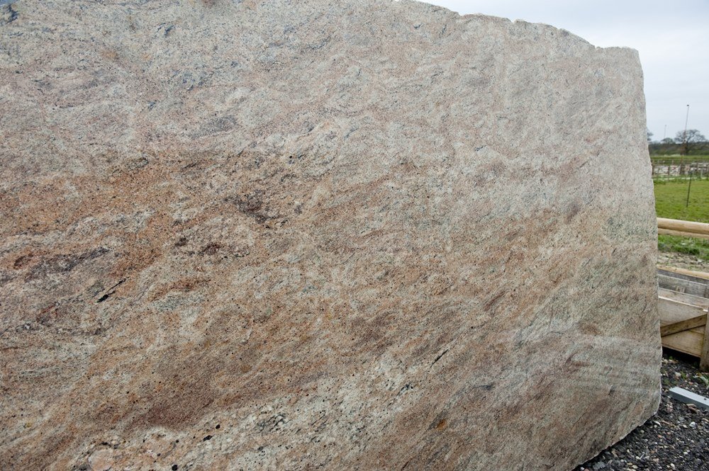 Madura Gold Stone World 2014 001 red