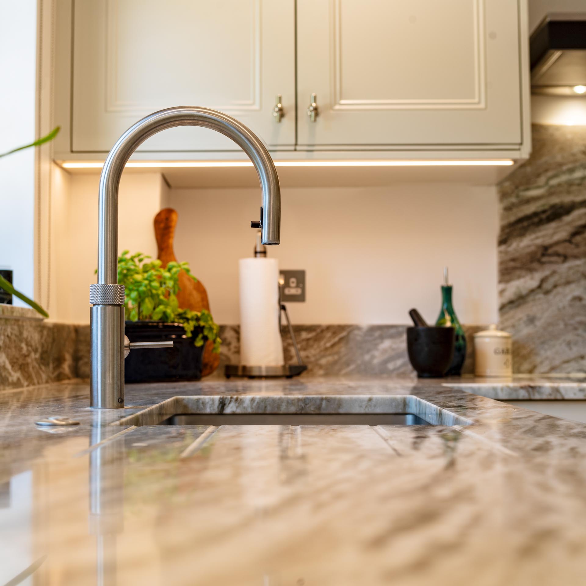 kitchen sink run Nick Geard Furniture Terra Bianca Granite worktops Dolomite