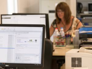 office-it-screen-pc-computer