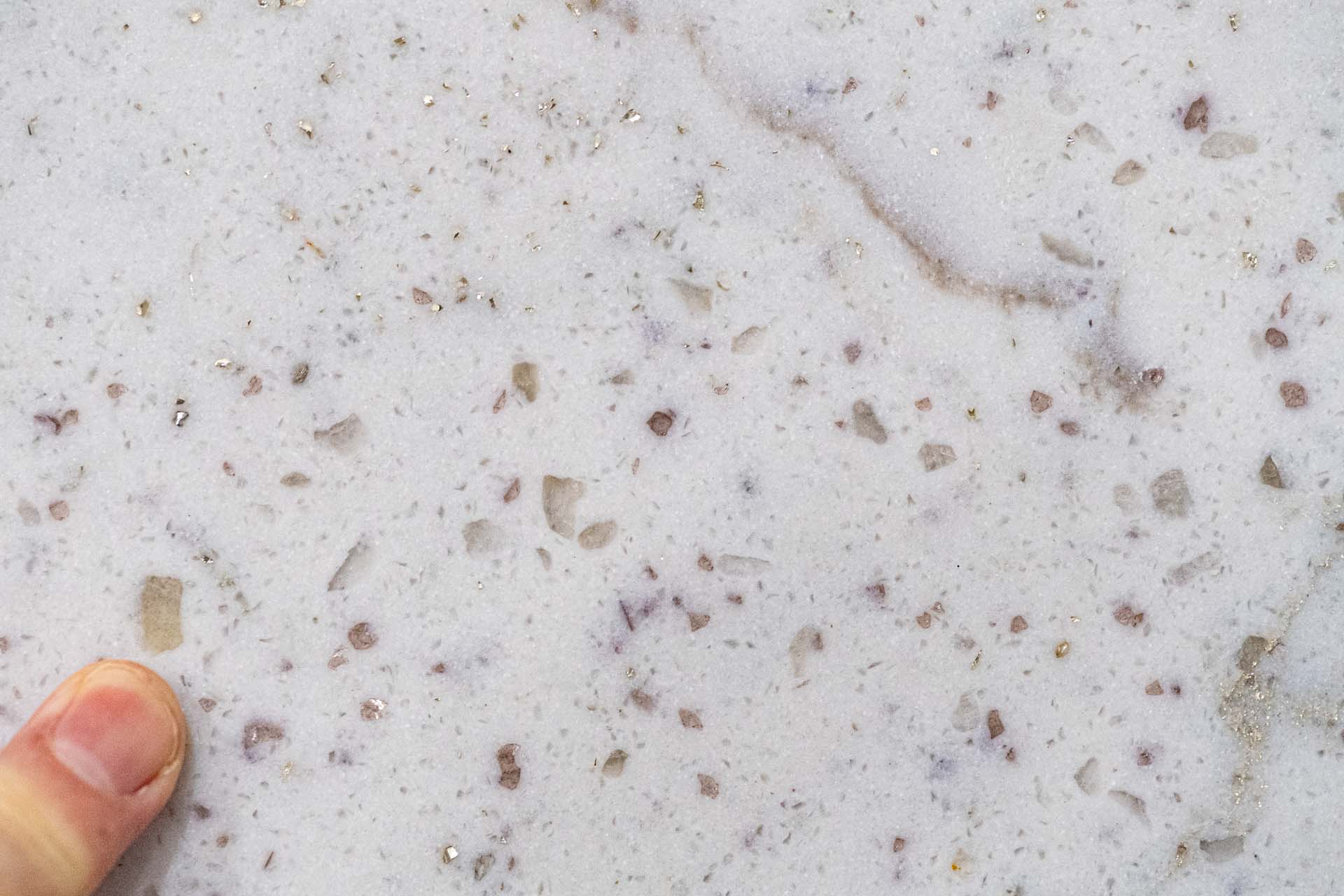 Eclectic pearl terrazzo effect close-up Silestone Le Chic Launch 191746 a
