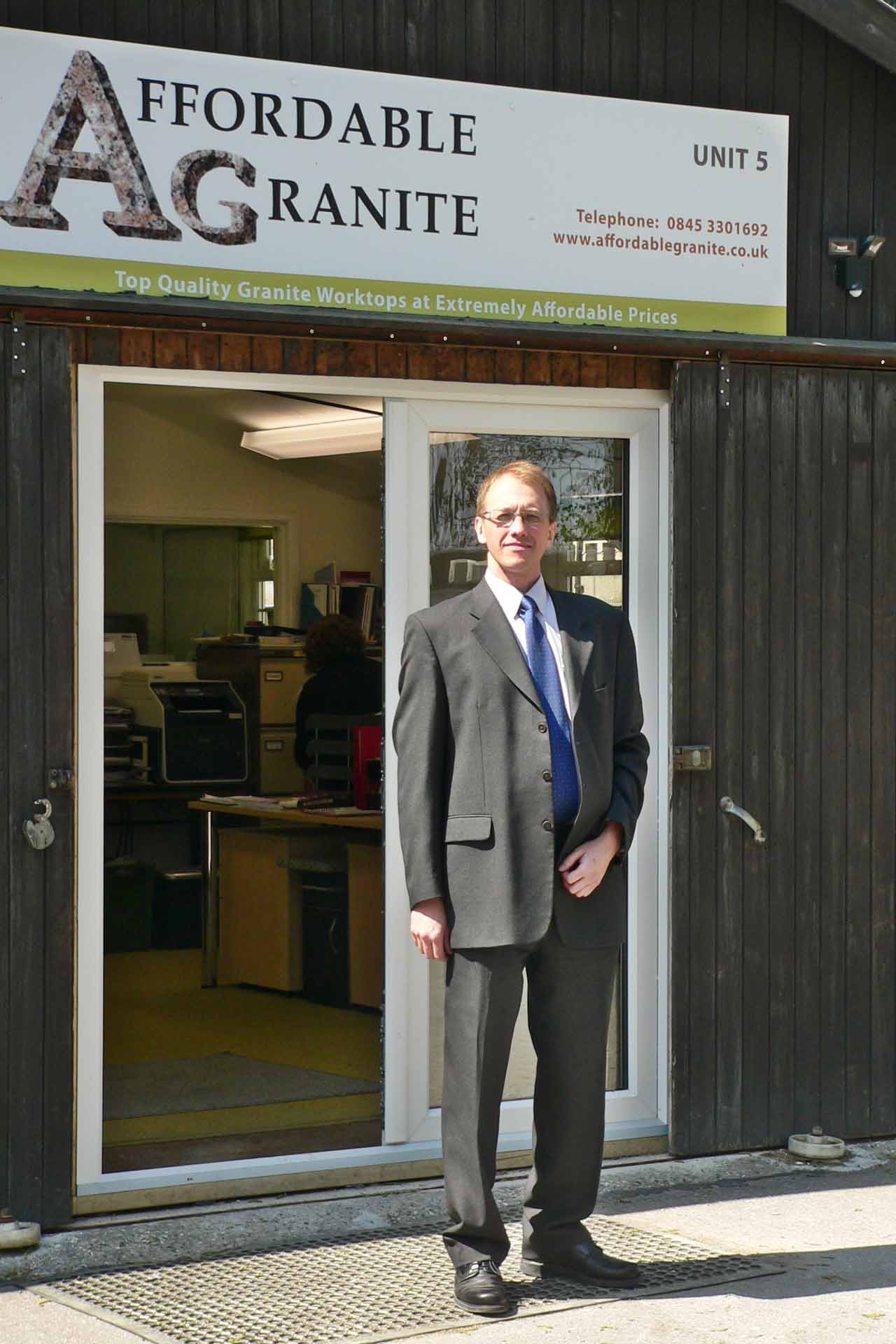surrey-granite-worktops-andy-in-suit-may-2013