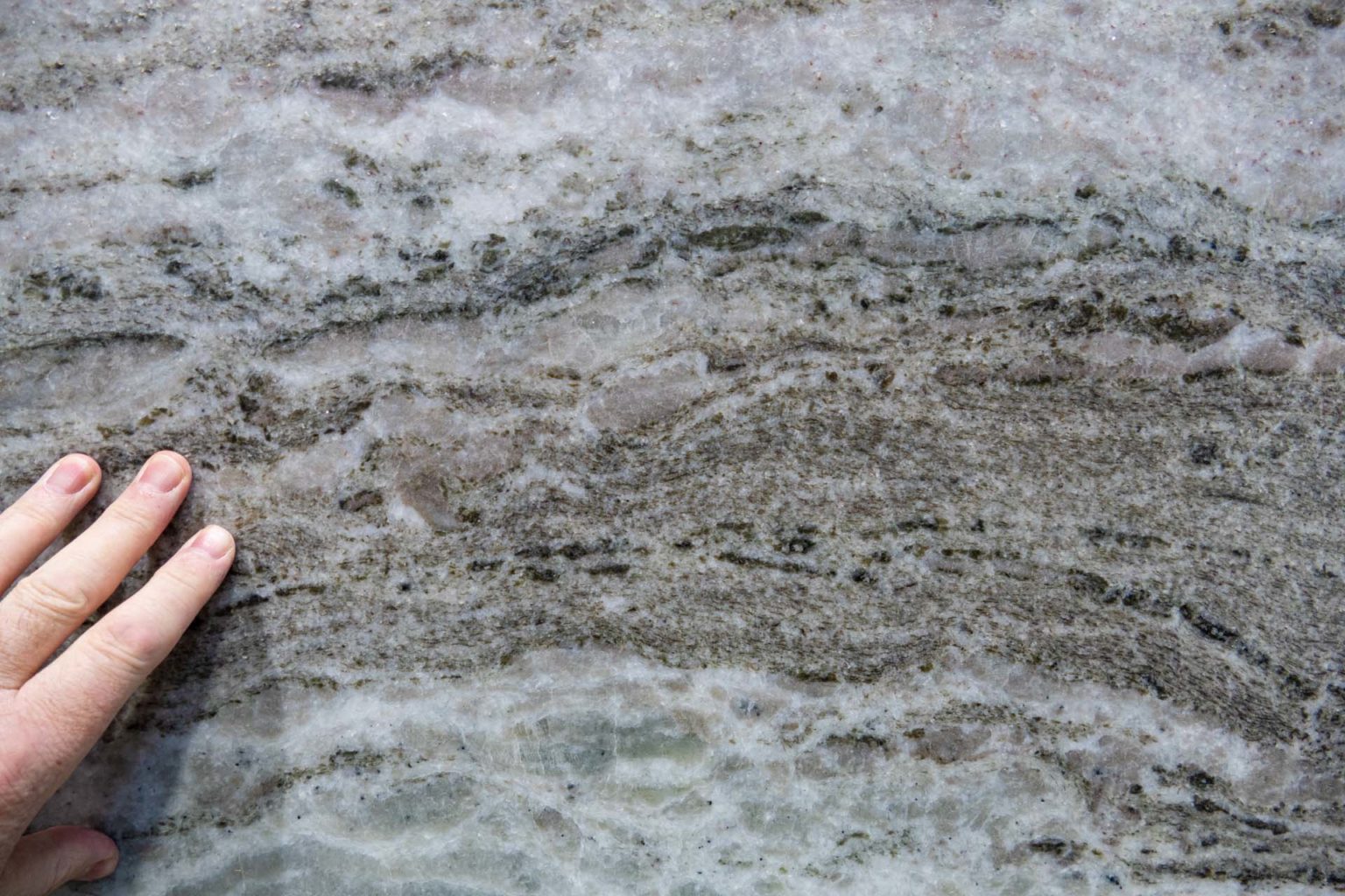 QUARTZ & GRANITE WORKTOPS: SOME RECENT SLABS