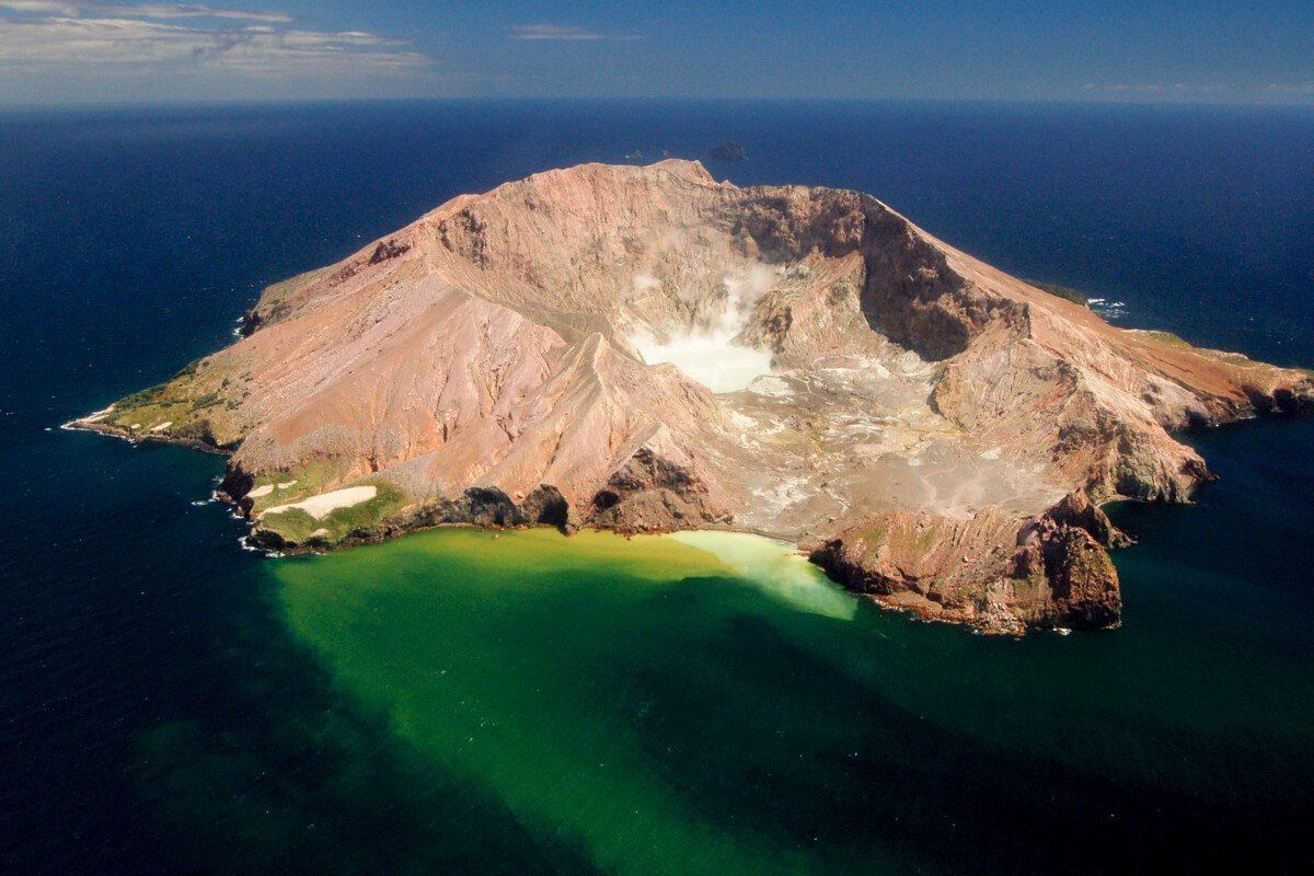 whakaari_-_white_island_volcano_in_new_zealand_20061112_a-a whakaari_-_white_island_volcano_in_new_zealand_20061112_a-a