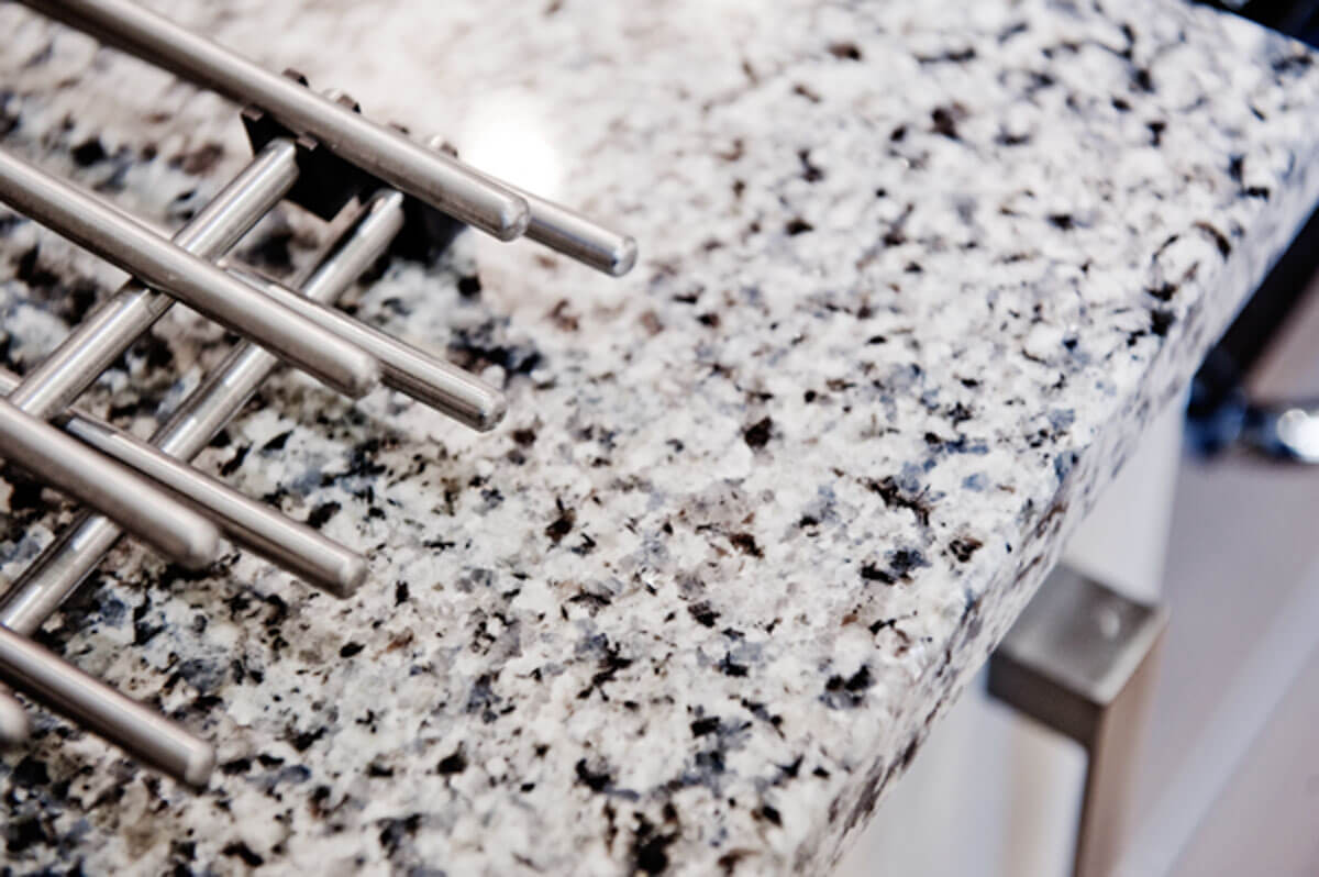 azul_platino_granite_east_grinstead_123204_a_surface_detail_1