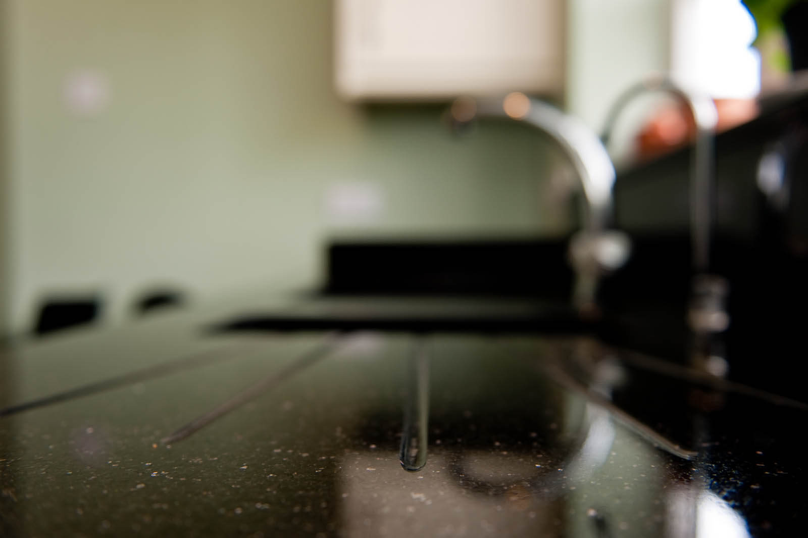 black_galaxy_granite_south_croydon_104441_a_draiange_grooves
