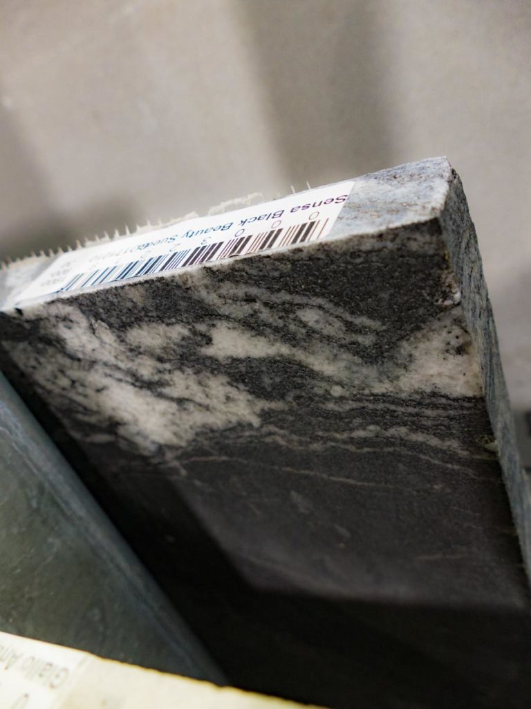 granite-worktops-offcuts-sale-152018-cosentino-sensa-black-beauty-a