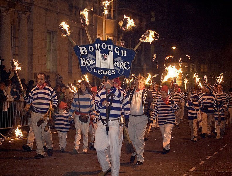 granite-worktops-sussex-east-lewes-bonfire-photograph-andrew-dunn-5-november-2005-cc-by-sa-2-0