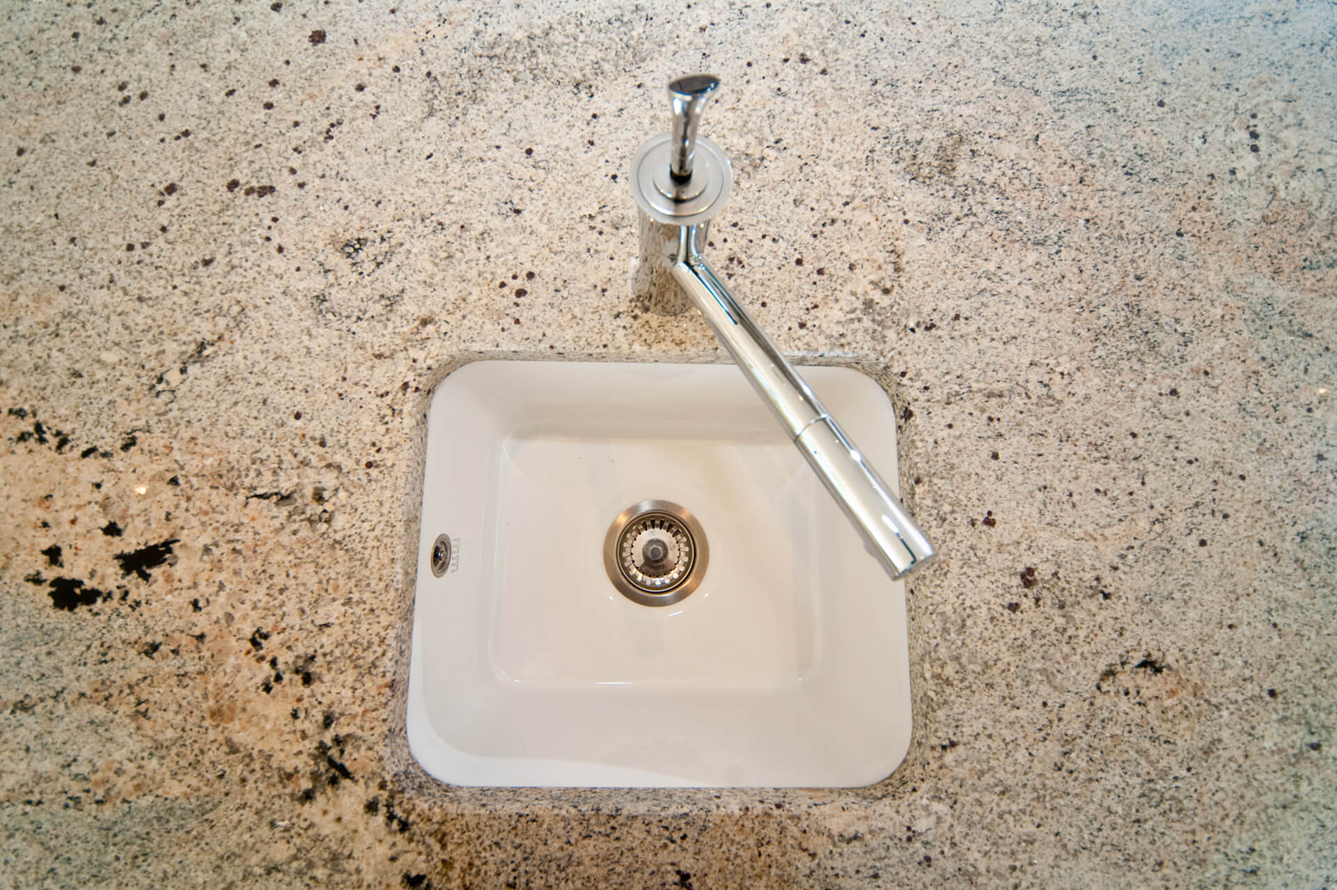 ivory_fantasy_granite_artington_surrey_114351_a