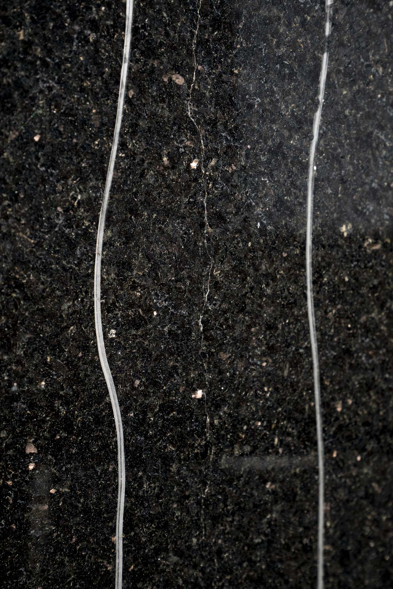 pits fissures cracks black galaxy granite worktops 143814 b