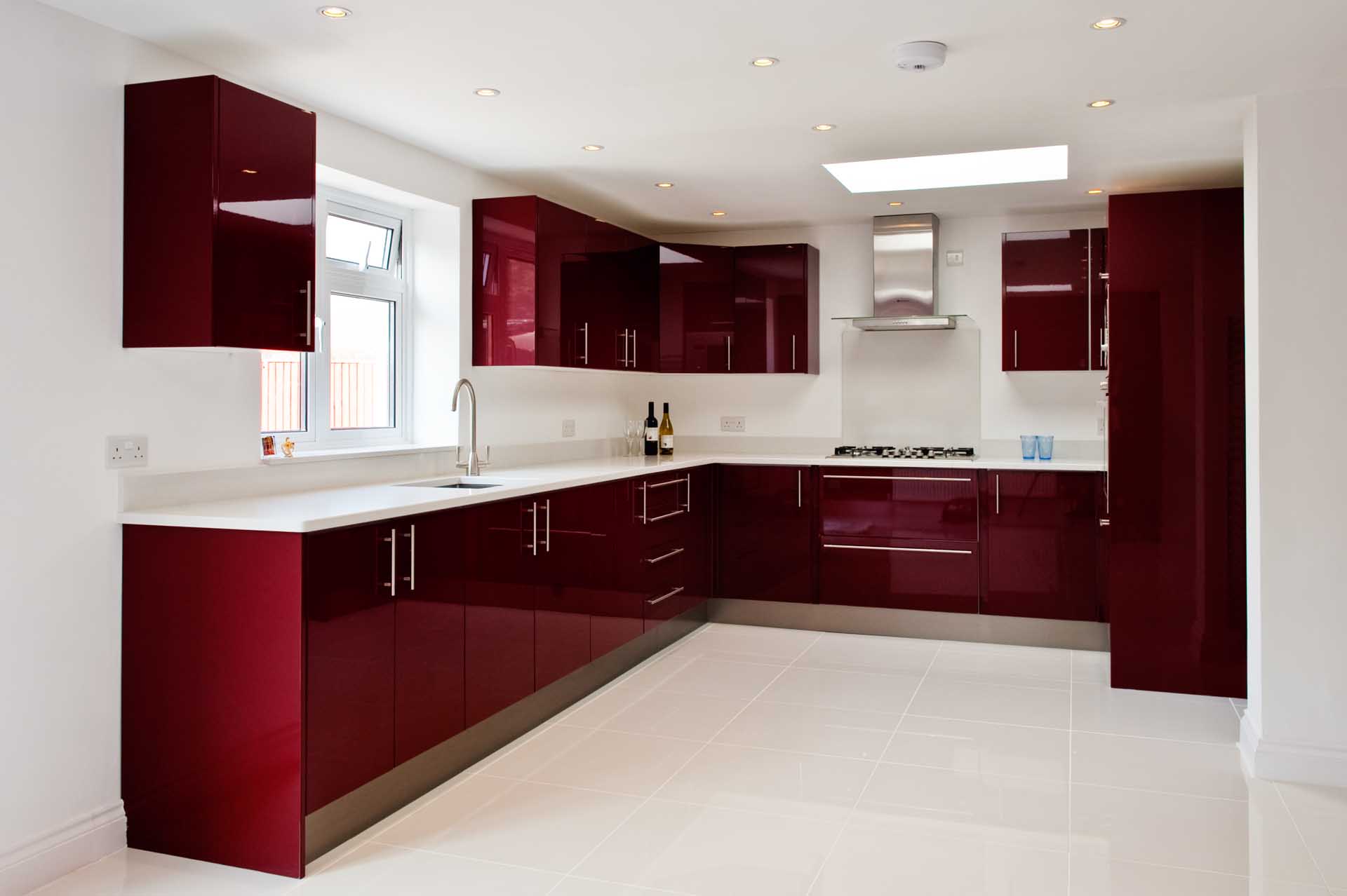 quartz-worktops-crawley-cimstone_arcadia_white_quartz_crawley__west_sussex_111311-1_general-view_of_kitchen