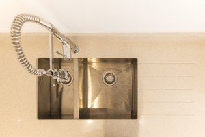 silestone_blanco_city_20mm_ashford_middlesex_132709_a_sink_tap-min