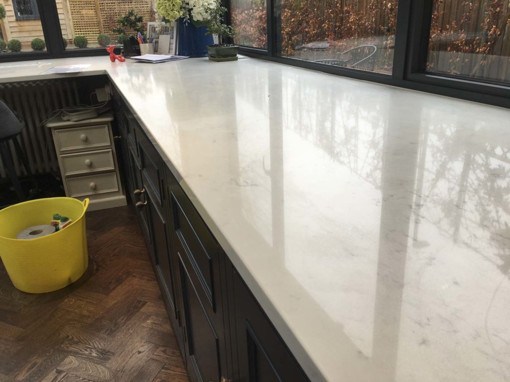 CLEANING QUARTZ WORKTOPS: WHEN CLEANING STAINS 