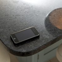 steel-grey-granite-cuckfield-west-sussex-yew-tree-kitchens-112853a-corner-detail-min